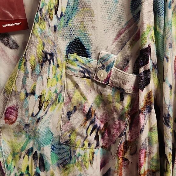 Avenue watercolor button down 3/4 sleeves shirt - Picture 3 of 11